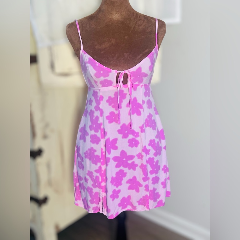 XS Super Cute!!!Wild Fable Pink Floral sun-dress with adjustable straps. - Picture 3 of 9